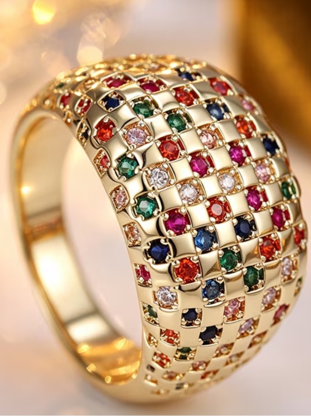 Gold woman’s ring